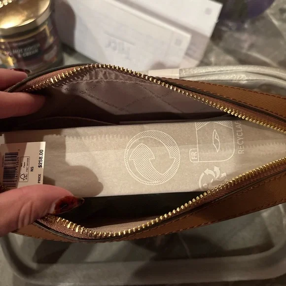 Michael Kors Jet Set East West Crossbody Bag Brown/Gold Large NWT - Picture 7 of 7